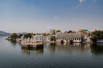 Fototapeta na wymiar City Palace and Pichola lake in Udaipur, India, 