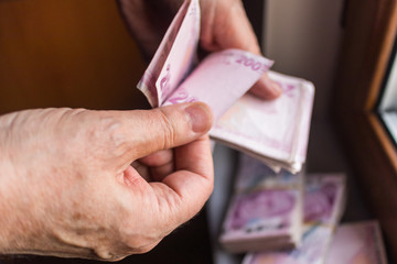 man counting 200 turkish lira banknote