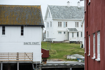 Obraz premium Impressionen des Ortes Veiholmen auf der Insel Smøla