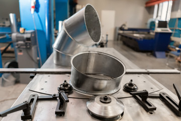 production rolling tool, electric machine. the production of ventilation and gutters. Tool and bending equipment for sheet metal. manufacture or a demonstration stand in the store