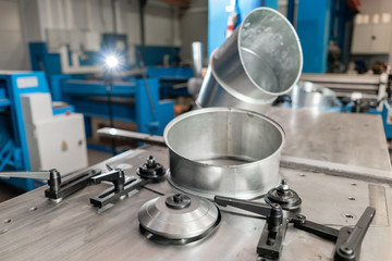 production rolling tool, electric machine. the production of ventilation and gutters. Tool and bending equipment for sheet metal. manufacture or a demonstration stand in the store