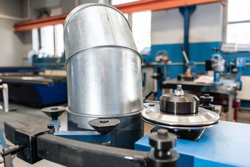 production rolling tool, electric machine. the production of ventilation and gutters. Tool and bending equipment for sheet metal. manufacture or a demonstration stand in the store