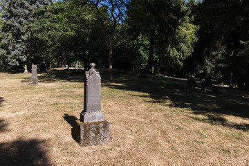 Lone Fir Cemetery