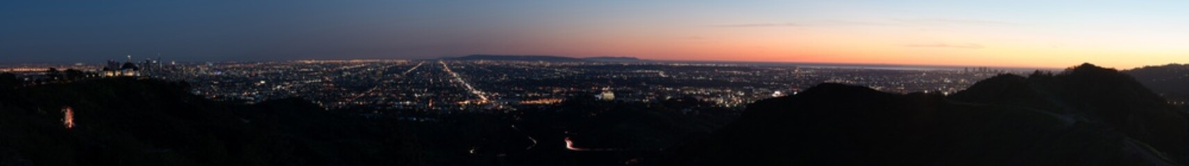 Fototapeta na wymiar Panoramic landscape of Los Angeles city lights at night