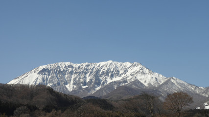 鳥取県御机から見た春の大山南壁