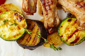 Grilled vegetables with thyme and lamb chops