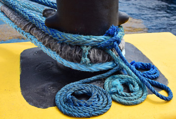 bollard with mooring sailor knot