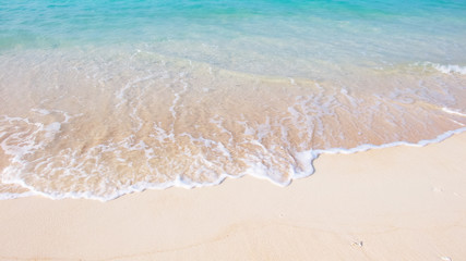 Fototapeta na wymiar 砂浜と波