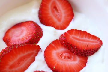 Fresh strawberries with yoghurt