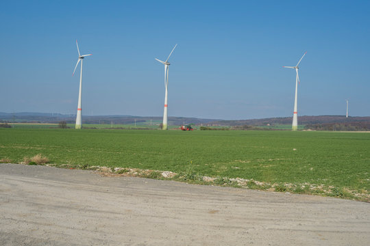 Windrad Landschaft Landwirtschaft Traktor