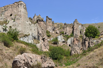 Discover Khndzoresk cave city in Armenia