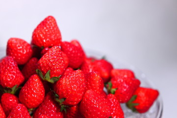 たくさんのいちごの盛り合わせ	