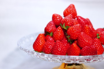 山盛りになったたくさんのいちご