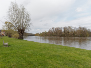 Nature et détente au bord de l'Allier à Apremont-sur-Allier  