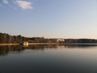 Obraz premium calm lake at sanatorium in blelarus