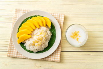 mango with sticky rice