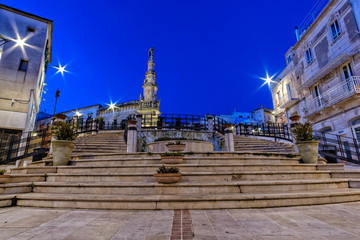 Treppe in italienischer Altstadt, Ostuni, Italien - Apulien