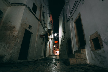Nacht in italienischer Altstadt - Ostuni, Apulien