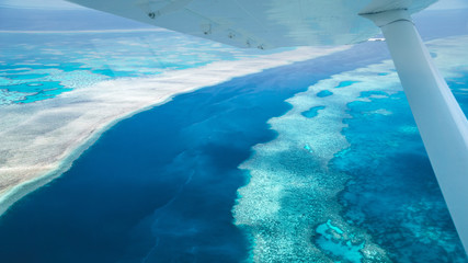 Rundflug über das Great Barrier Reef mit tollen Eindrücken des Riffs aus der Luft
