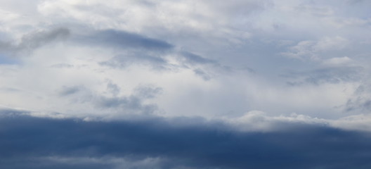 Naklejka premium Gewitterwolken am Himmel - Banner und Hintergrund
