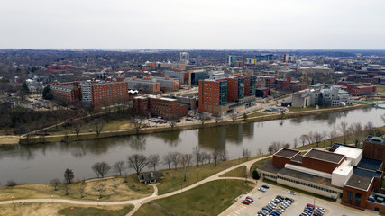 Obraz premium Overcast Day Over the River at Iowa City