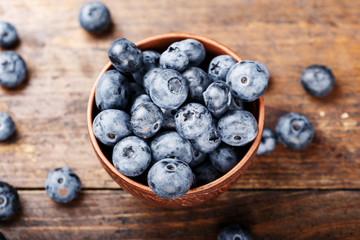 blueberries in a plate on the table