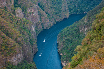 Fototapeta na wymiar Panoramic view of the amazing Sumidero Canyon National Park, located in Chiapas Mexico