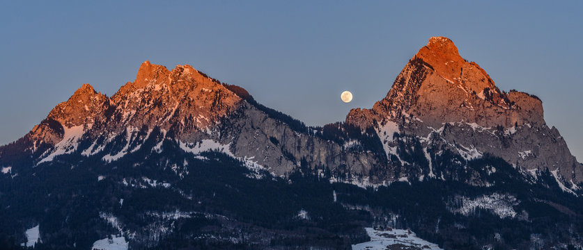 When the moon rise