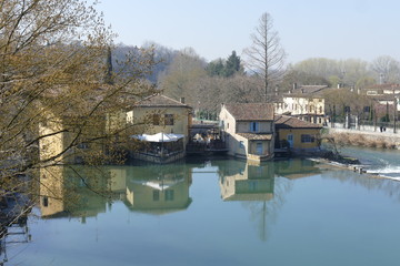 Obraz premium panorama of Medieval village of Borghetto on Mincio river from the Roman bridge