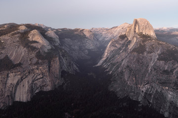 Naklejka premium Half Dome at sunset in Yosemite National Park