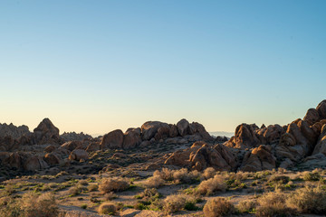 Fototapeta premium morning sunlight on rock formations in the Alabama Hills, Eastern Sierra Nevada mountains, Lone Pine, California, USA