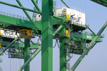 Cargo crane © druid007