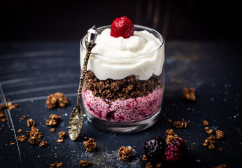 Erdbeer Chia Pudding