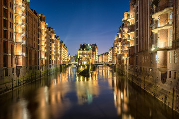Wasserschloss in Hamburg zur Blauen Stunde
