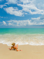 Fototapeta na wymiar Woman enjoying her holidays on the tropical beach i