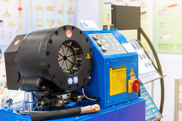 close up crimp head of automatic hydraulic rubber hose crimping machine for industrial