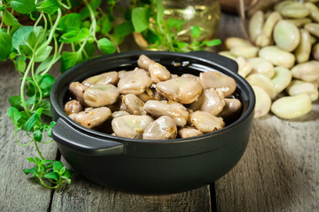 Broad beans stewed with onion and oregano