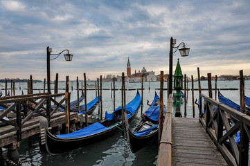 Fototapeta na wymiar Venezia le gondole nella Laguna