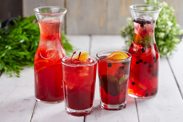 Fototapeta na wymiar summer cocktails with berries