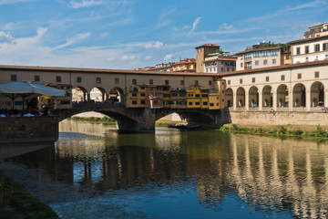 Fototapeta na wymiar Ponte Vecchio bridge and architecture along river Arno in Florence, Tuscany, Italy