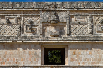 Piramides y monumentos mayas de Uxmal, en el estado de Yucatan, pais de Mexico