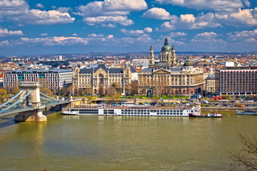 Obraz premium Budapest Danube river waterfront architecture springtime view