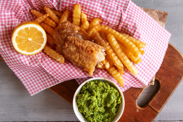 traditional english food shif and chips
