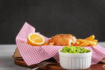 traditional english food shif and chips