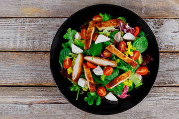 Salad of vegetables and chicken