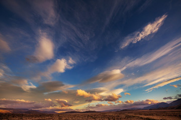 Obraz premium Mountains on sunset