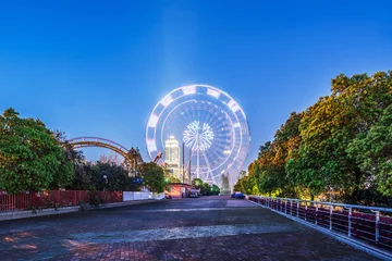 Fensteraufkleber Sydney Harbour Bridge Roller coasters and ferris wheels in amusement parks。
