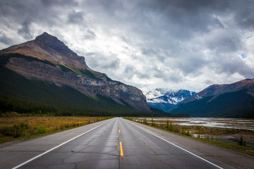 Naklejka premium Road ahead