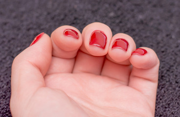 Naklejka premium Closeup photo of a beautiful female hands with red nails