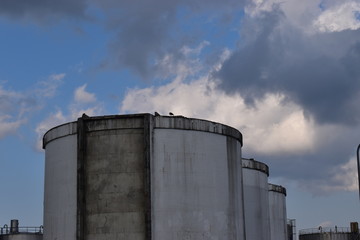 コンクリートのタンク